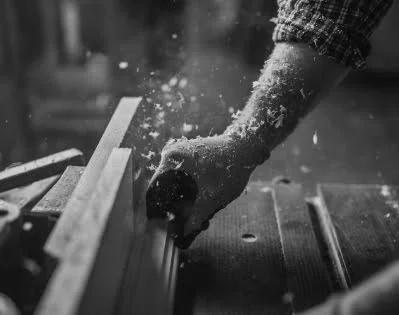 Tap-to-Pay-for-trades-carpenters-electricians-use-case